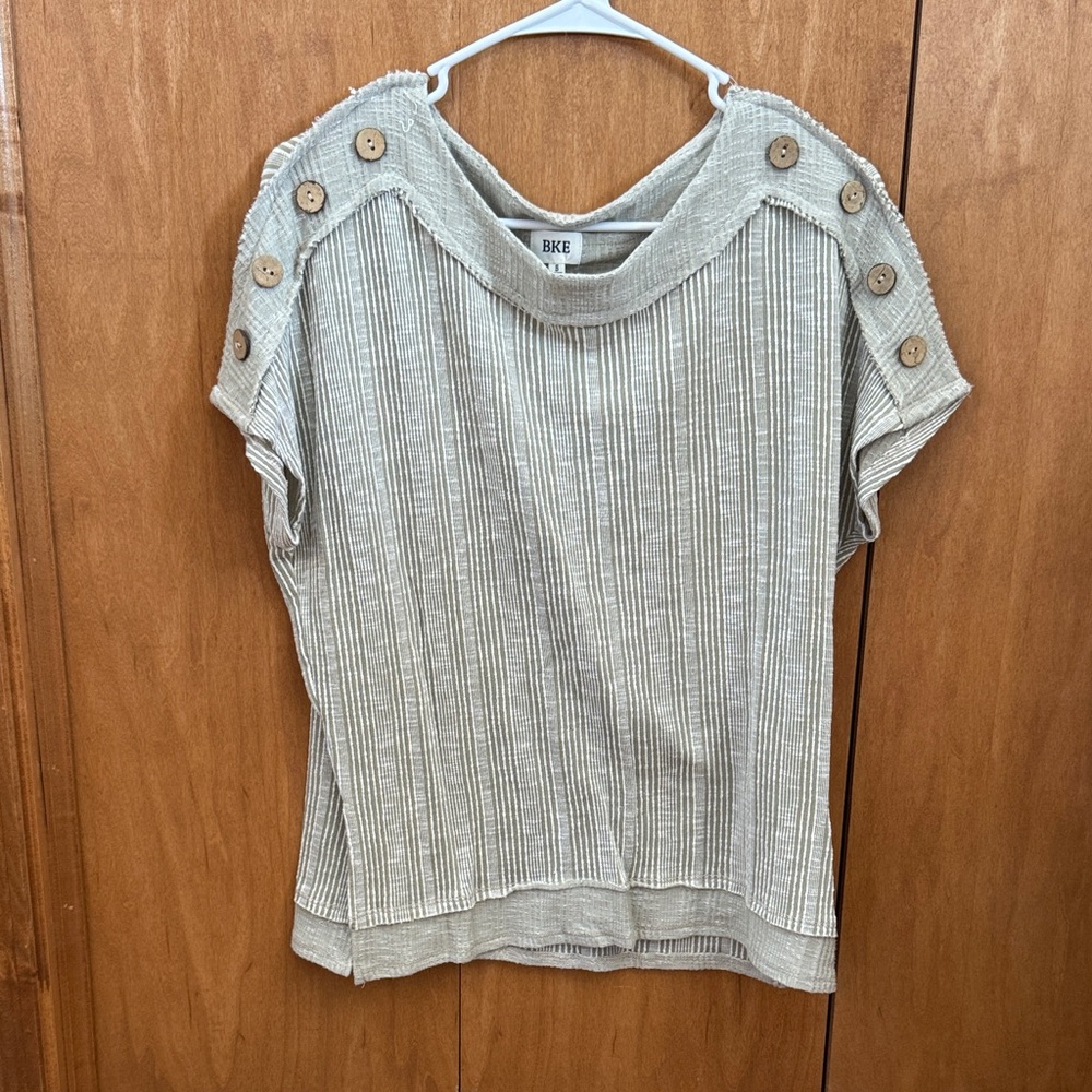 BKE Women's Striped Button-Shoulder Blouse